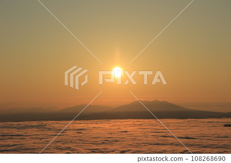 北海道津別峠的清晨與雲海 北海道津別峠的清晨與雲海 108268690