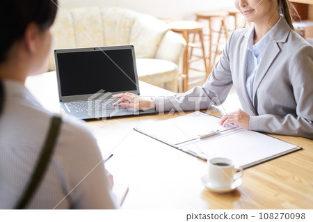 Asian business woman selling to restaurant owners Asian business woman selling to restaurant owners 108270098