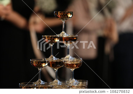 champagne tower 108270832