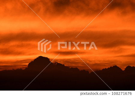 落日的天空 108271676