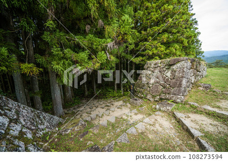 岩村城遺址的石牆與門遺址 108273594
