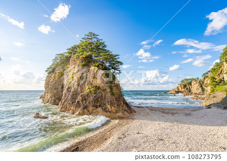Spectacular Rock Coast - A spectacular view that combines the beauty of Matsushima and Oga - Kaifu Yuki 108273795