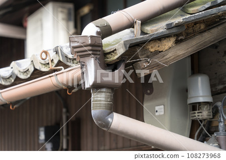 Rain gutter and water collector Rain gutter and water collector 108273968