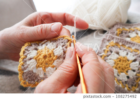 Close-up of the hands of an elderly woman knitting 108275492