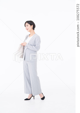 白色背景的女商人 108275572