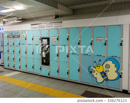 Coin-operated lockers are also becoming cashless compatible Transportation IC-compatible rental lockers (exterior) 108276123