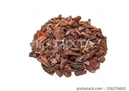 Wood chips, bark chips [white background/cutout] 108276602