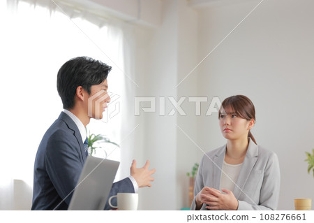 Feedback_女商人 1 看起來對老闆的負評不滿意 108276661