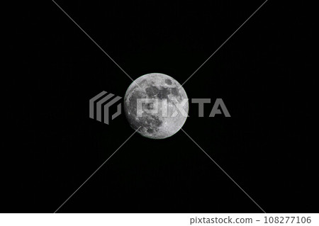 Full moon floating in the night sky 108277106
