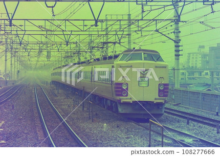 "Shiosai No. 2" 1000M, 183 series Kuha 183-21 and others, Motoyawata amidst air pollution. March 1, 1977 108277666
