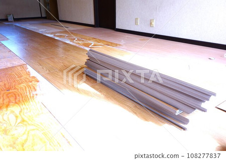 更換地板施工中 更換地板施工中 108277837