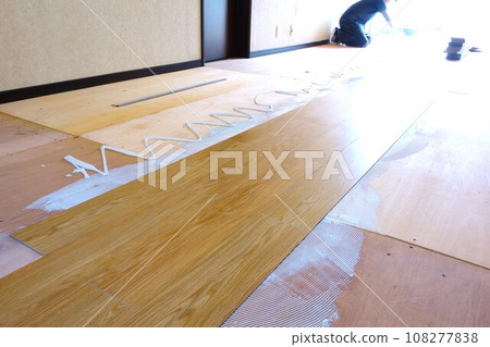 更換地板施工中 更換地板施工中 108277838