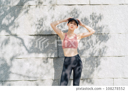 sports fashion women 108278552