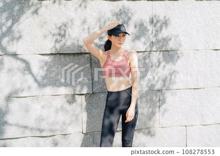 sports fashion women 108278553