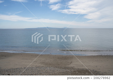從北海道野付半島看到的北領國國後島 從北海道野付半島看到的北領國國後島 108278982