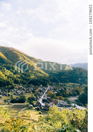 飛驒高山的秋葉與世界遺產白川鄉的合掌造建築 108279601
