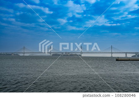 Seto Ohashi Bridge and Seto Inland Sea seen from Kasashima Fishing Port 3 Honjima Town, Marugame City, Kagawa Prefecture 108280046