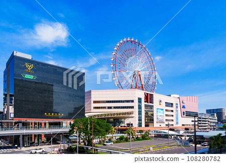 Kagoshima Chuo Station and commercial facilities in front of the station [Image of downtown Kagoshima City] 108280782