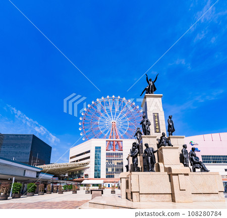 Kagoshima Chuo Station and commercial facilities in front of the station [Image of downtown Kagoshima City] 108280784