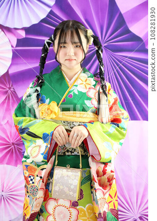 Adult long-sleeved kimono shoot, Japanese woman in green kimono with cute hairstyle Adult long-sleeved kimono shoot, Japanese woman in green kimono with cute hairstyle 108281930