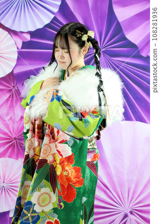Adult long-sleeved kimono shoot, Japanese woman in green kimono with cute hairstyle Adult long-sleeved kimono shoot, Japanese woman in green kimono with cute hairstyle 108281936