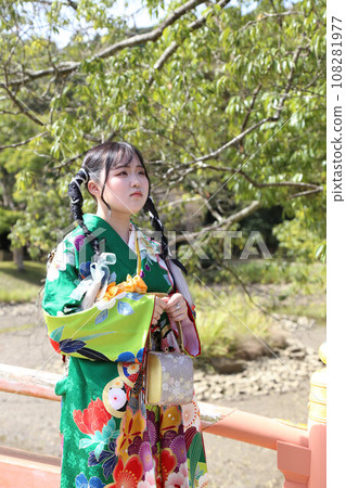 Adult long-sleeved kimono shoot, Japanese woman in green kimono with cute hairstyle Adult long-sleeved kimono shoot, Japanese woman in green kimono with cute hairstyle 108281977