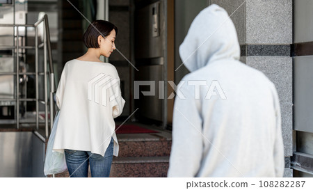 婦女以可疑人為目標 108282287