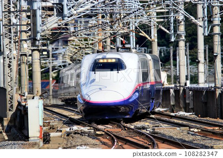 東北新幹線瓶頸...E2系列新幹線通過福島站地面交叉路口 東北新幹線瓶頸...E2系列新幹線通過福島站地面交叉路口 108282347