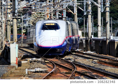 Tohoku Shinkansen bottleneck...E2 series Shinkansen passing through the at-grade intersection at Fukushima Station 108282348