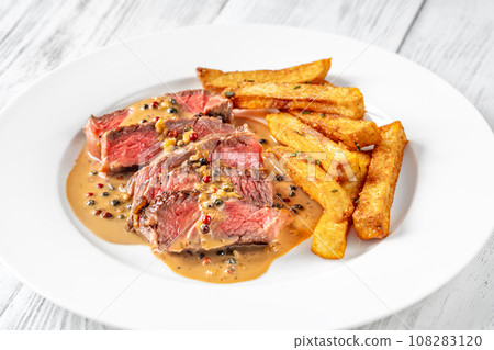 Steak au poivre Steak au poivre 108283120