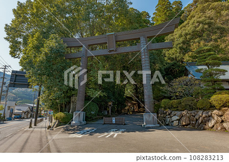 宮崎高千穗神社大鳥居的參道 宮崎高千穗神社大鳥居的參道 108283213
