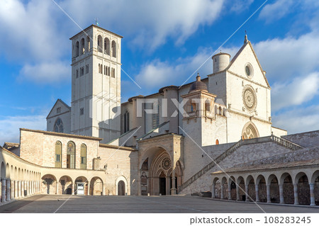 Empty Lower Square of St Francis in Assisi. Umbria. Italy. 108283245