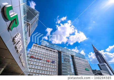 Tokyo cityscape in Japan, overlooking Shinjuku Station, Shinjuku Takashimaya (Sendagaya, Shibuya Ward), NTT Docomo Yoyogi Building, etc. Tokyo cityscape in Japan, overlooking Shinjuku Station, Shinjuku Takashimaya (Sendagaya, Shibuya Ward), NTT Docomo Yoyogi Building, etc. 108284385