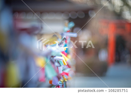 下鴨神社的秋天，神社內色彩繽紛的算命 108285751