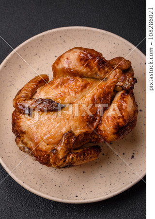 Crispy delicious whole baked chicken with vegetables, salt and spices 108286021