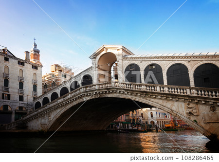 Rialto bridge, Venice, Italy Rialto bridge, Venice, Italy 108286465