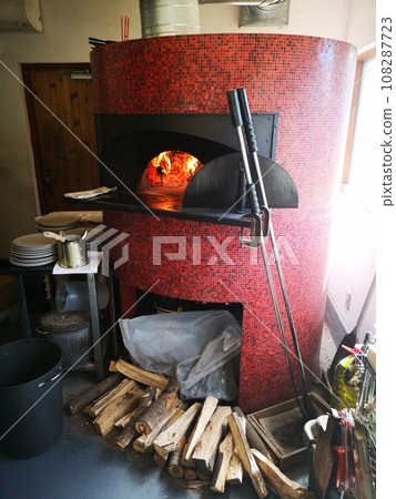 Pizza shop's wood-fired pizza oven Pizza shop's wood-fired pizza oven 108287723