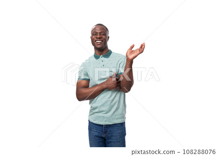young short-haired american man dressed in a summer t-shirt points his hands to the sides to report 108288076