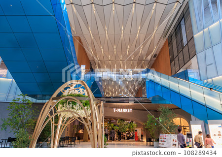 Tokyo, Minato-ku, Toranomon, Toranomon Hills Station Tower T-MARKET 108289434
