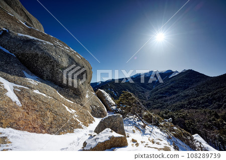 冬天從奧道部大日岩看到的金峰山 冬天從奧道部大日岩看到的金峰山 108289739