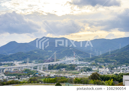Shin-Tomei Expressway passing through Isehara City Shin-Tomei Expressway passing through Isehara City 108290054