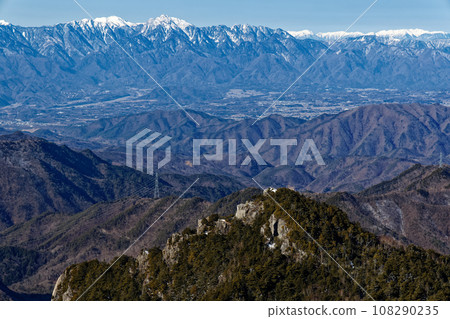 從Oku Chichibu和Dainichi岩石看到的Taimi岩石和南阿爾卑斯山和中央阿爾卑斯山脈 108290235