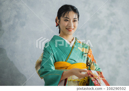 長袖禮物袋裡的女人 108290502