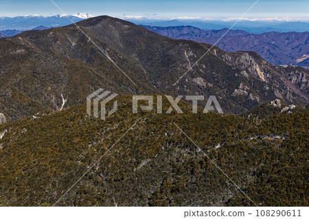 Ogawayama, Asamayama, and Shiga mountain ranges seen from the Mt. Kinpu ridge in winter 108290611