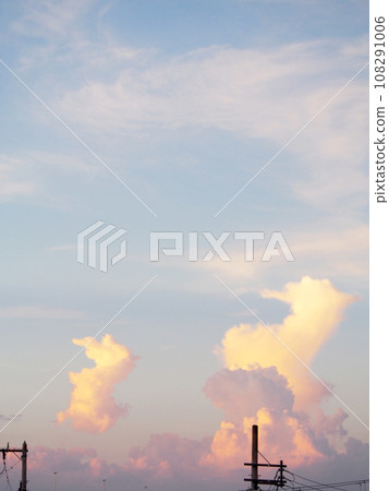 Clouds rising in the evening, natural scenery 108291006