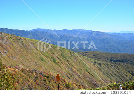 Autumn, the season of colored leaves. Scenery from the Shiga Kusatsu Highlands route. 108291034