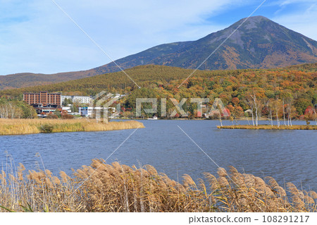 Autumn Venus Line: Lake Shirakaba and Mt. Tateshina Autumn Venus Line: Lake Shirakaba and Mt. Tateshina 108291217