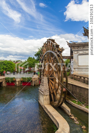 Water wheel is a symbol of Lijiang old town , the World Heritage Site in 1997 ,Yunnan, China. Water wheel is a symbol of Lijiang old town , the World Heritage Site in 1997 ,Yunnan, China. 108291913