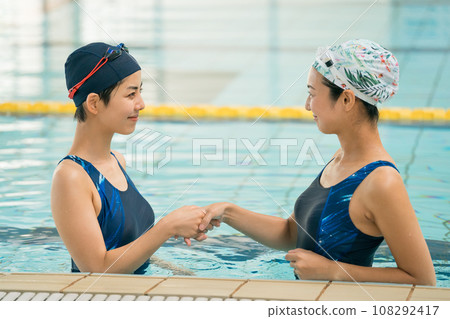 一個游泳 108292417