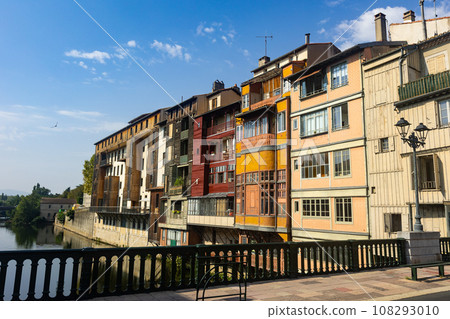 Castres townscape with old colorful houses along Agout river Castres townscape with old colorful houses along Agout river 108293010